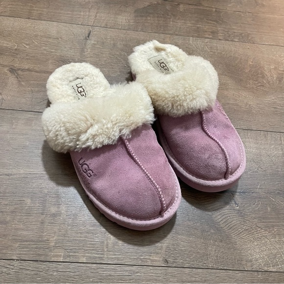 UGG Cozy || Slippers - Picture 2 of 3